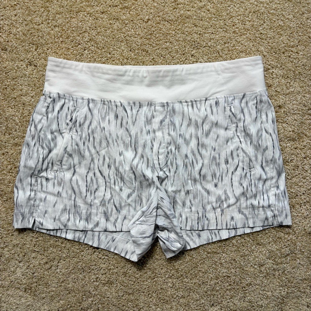 Athleta Trekkie North Shorts White and Gray Pattern Size‎ 16